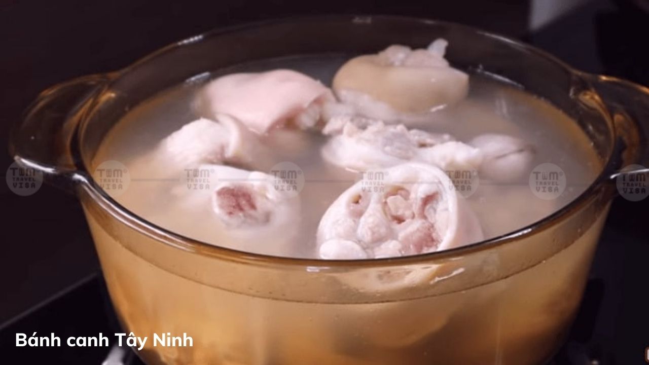 Nước dùng bánh canh Tây Ninh