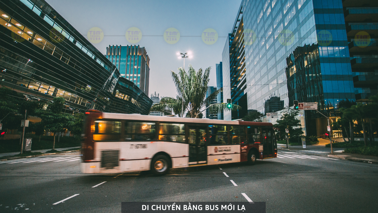 di chuyển bằng bus mới lạ