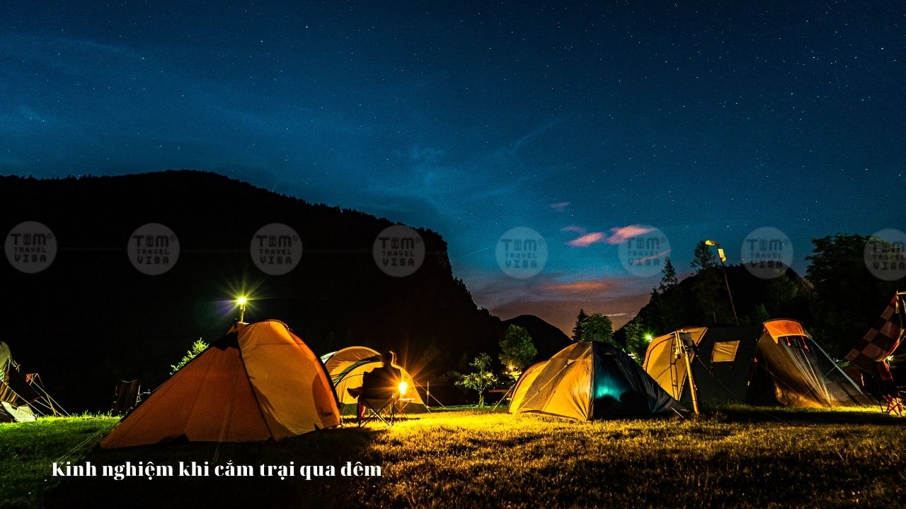 Lựa chọn vị trí cắm trại phù hợp và an toàn