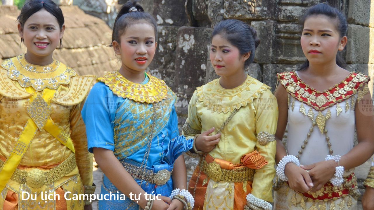 văn hóa và phong tục địa phương trước khi đến Campuchia