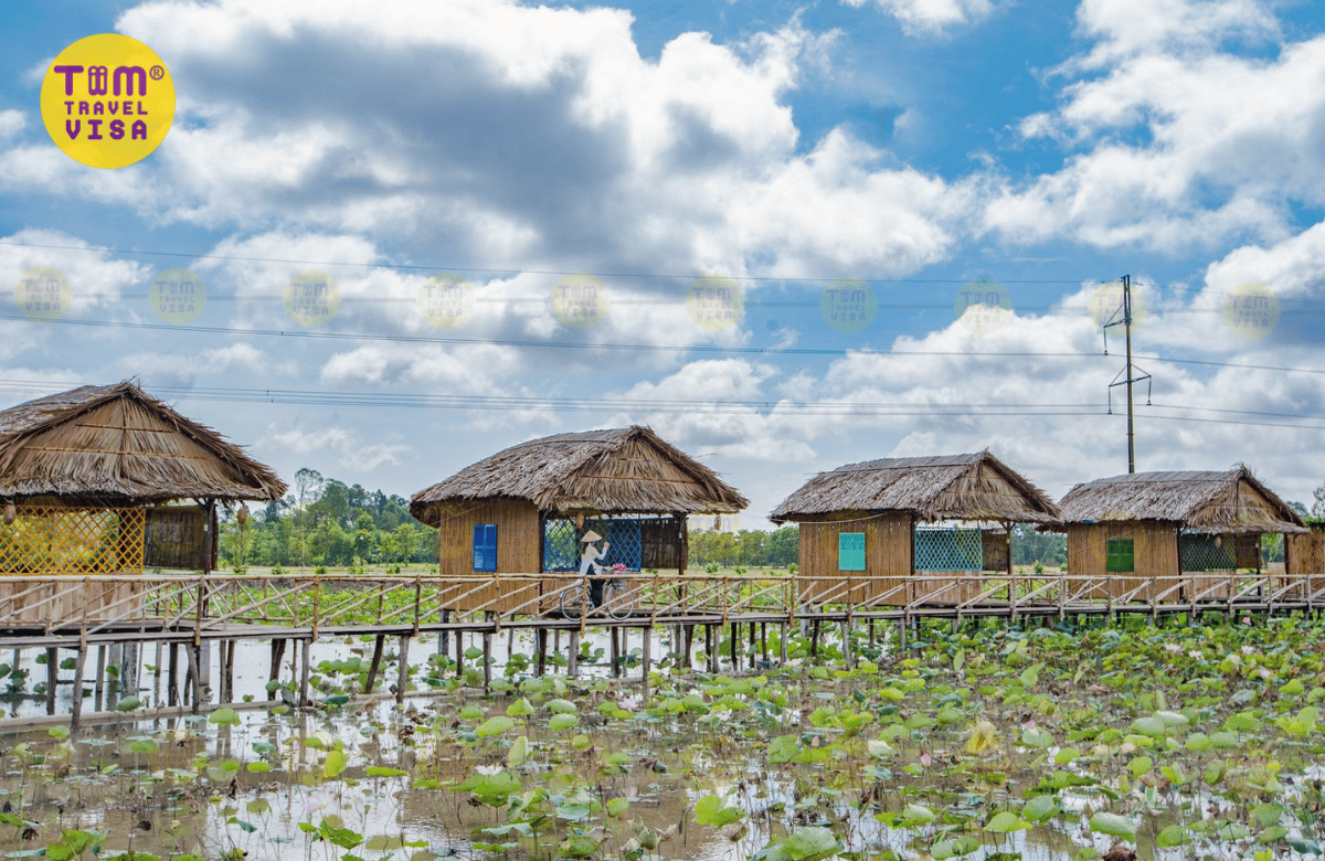 Làng du lịch Thổ Địa