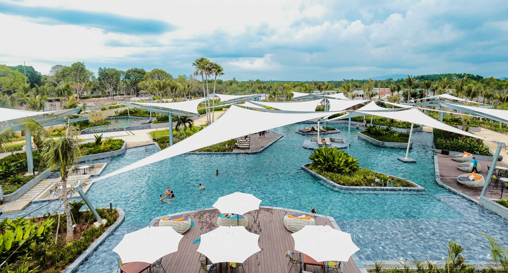 HỒ TRÀM - TROPICANA PARK 1 NGÀY - XE LIMOUSINE